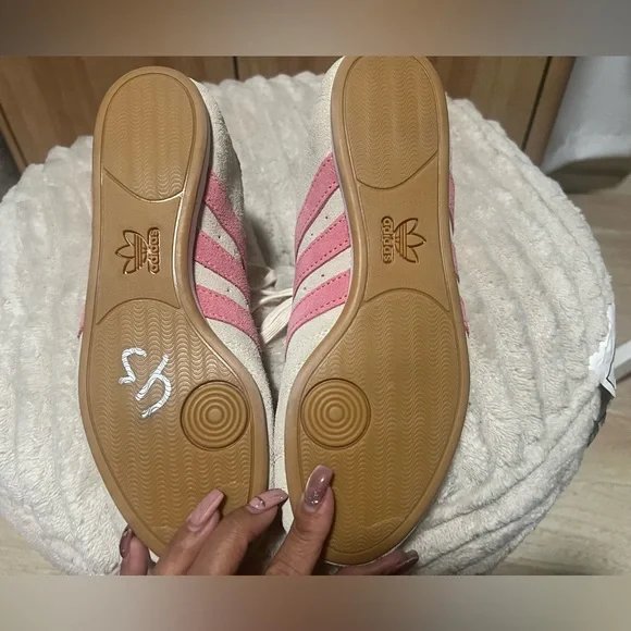 Adidas - Picture 5 of 6